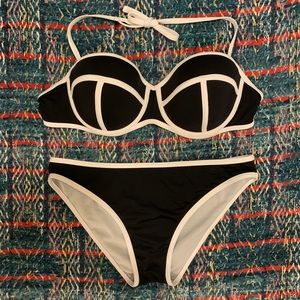 Black & White Bra Bikini 🖤